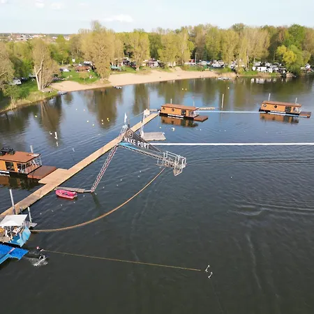 House Boat S Vyhledem Na Wake Park Tekne *