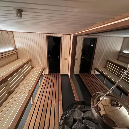 House Boat S Vyhledem Na Wake Port
