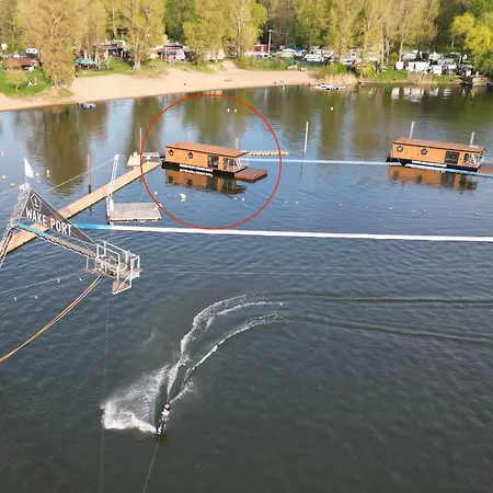 House Boat S Vyhledem Na Wake Park Tekne *