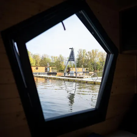 Tekne House Boat S Vyhledem Na Wake Park *