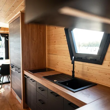 House Boat S Vyhledem Na Wake Park