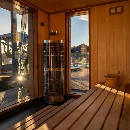 Tekne House Boat S Vyhledem Na Wake Park