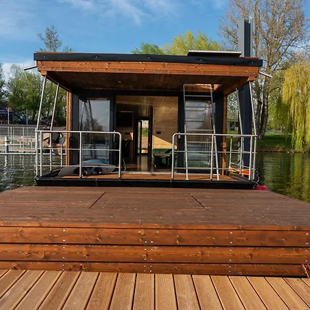Tekne House Boat S Vyhledem Na Wake Park *