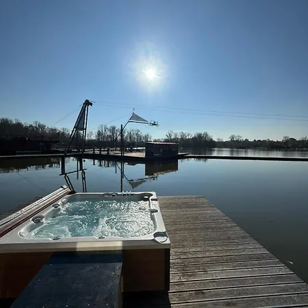 Botel House Boat S Vyhledem Na Wake Port *