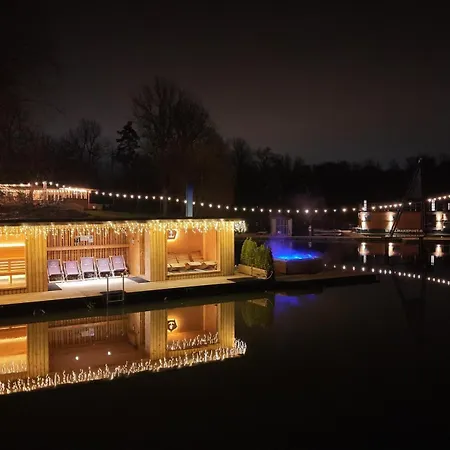 House Boat S Vyhledem Na Wake Port Tekne *