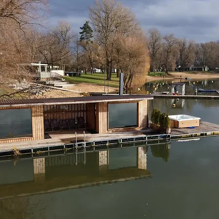 Botel House Boat S Vyhledem Na Wake Port