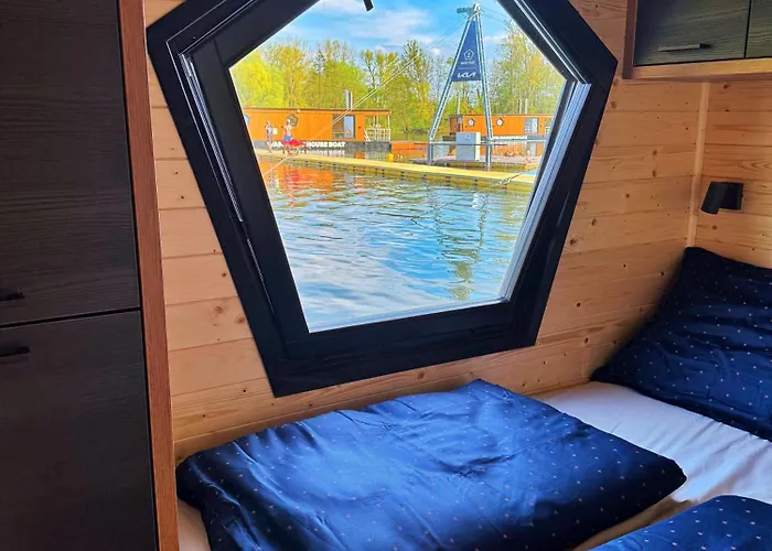 House Boat S Vyhledem Na Wake Port *