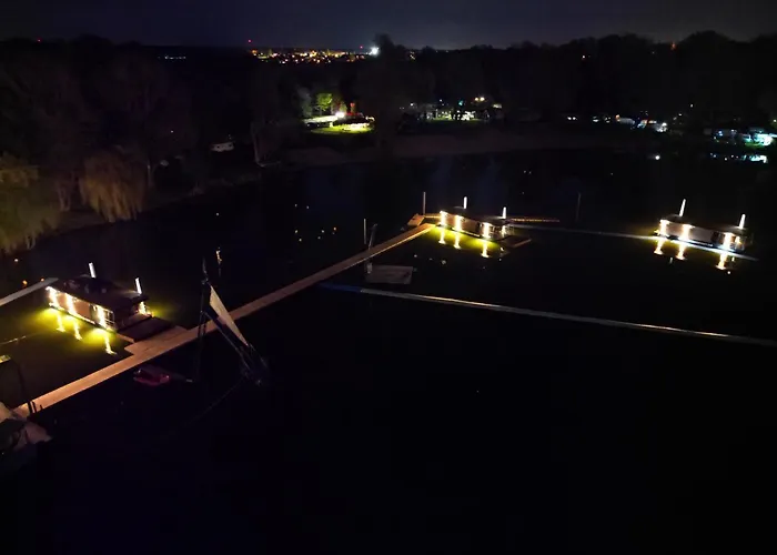 House Boat S Vyhledem Na Wake Port