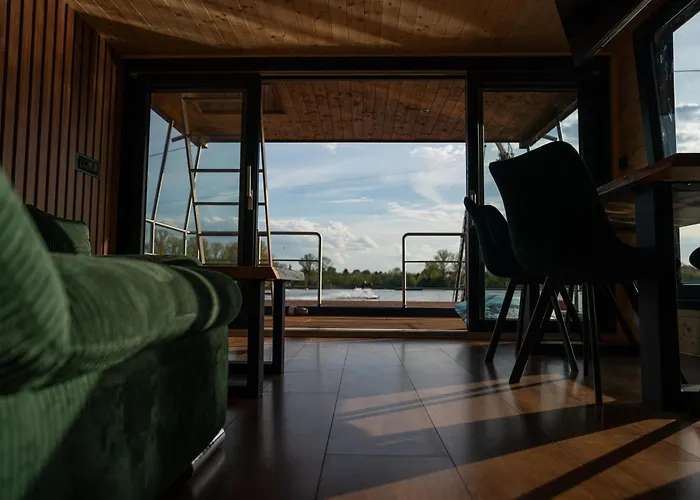 Tekne House Boat S Vyhledem Na Wake Port