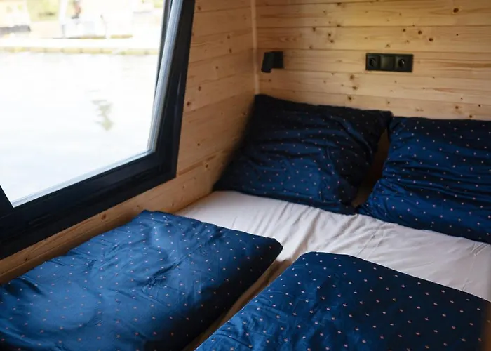 House Boat S Vyhledem Na Wake Port Tekne