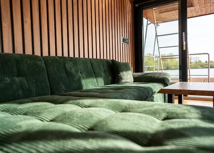 House Boat S Vyhledem Na Wake Port *
