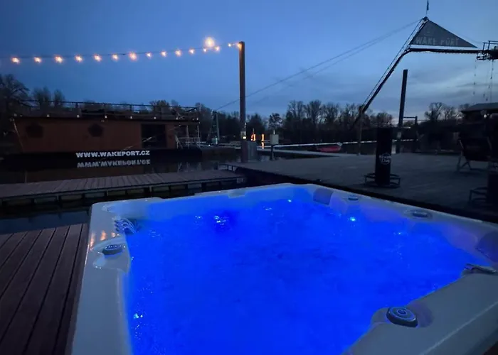 House Boat S Vyhledem Na Wake Port Brandýs nad Labem-Stará Boleslav