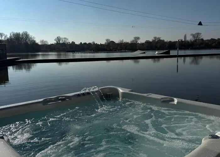 House Boat S Vyhledem Na Wake Port *