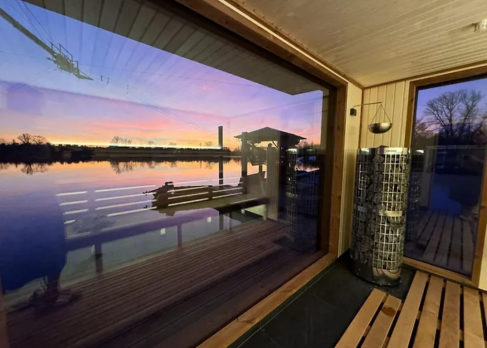 Tekne House Boat S Vyhledem Na Wake Port