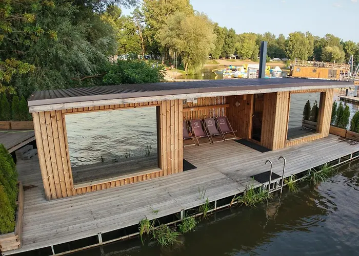 House Boat S Vyhledem Na Wake Port Tekne