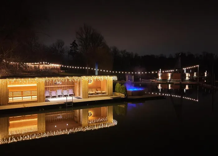House Boat S Vyhledem Na Wake Port Tekne *