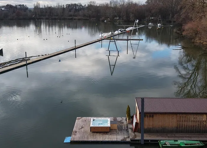 House Boat S Vyhledem Na Wake Port *