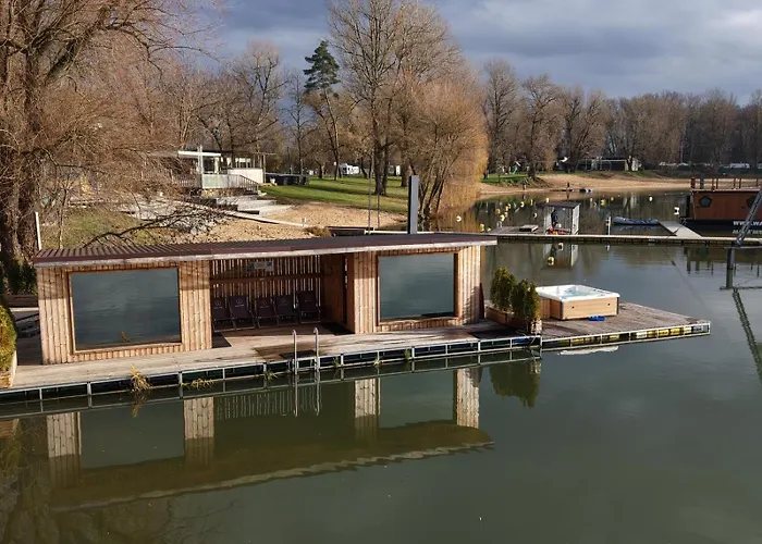 Tekne House Boat S Vyhledem Na Wake Port
